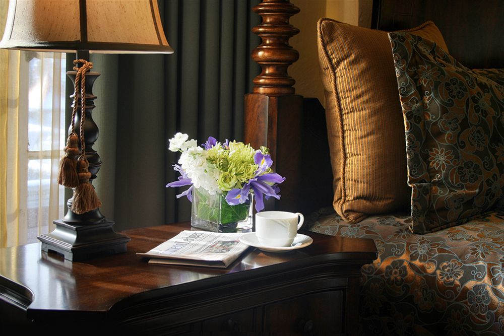 Hotel Baker Сейнт Чарлз Екстериор снимка