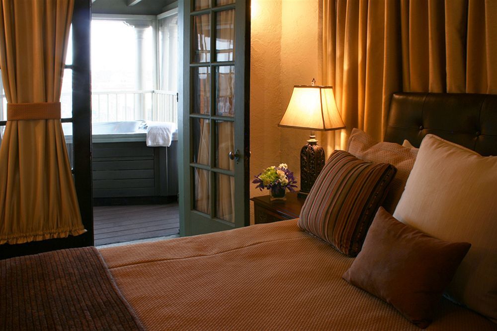 Hotel Baker Сейнт Чарлз Екстериор снимка